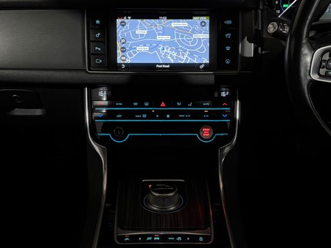Jaguar XF V6 S 14