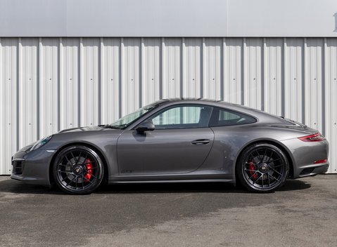 Porsche 911 Carrera GTS (991.2) 2