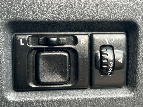 Suzuki Jimny SZ4 34