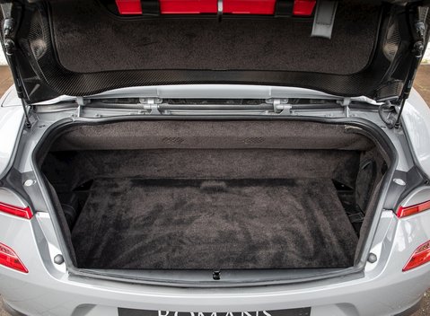 Aston Martin Vanquish Volante 33