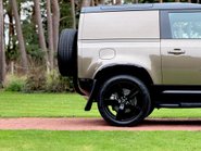 Land Rover Defender HARD TOP X-DYNAMIC HSE 31