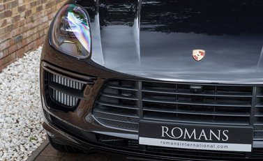 Porsche Macan Turbo 24