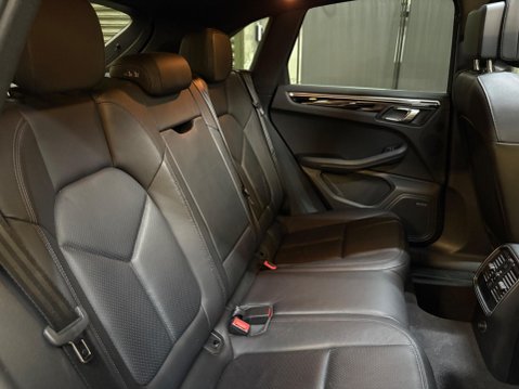 Porsche Macan 3.0 TD V6 S PDK 4WD Euro 6 (s/s) 5dr 9