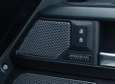 Land Rover Defender 90 V8 P525 25