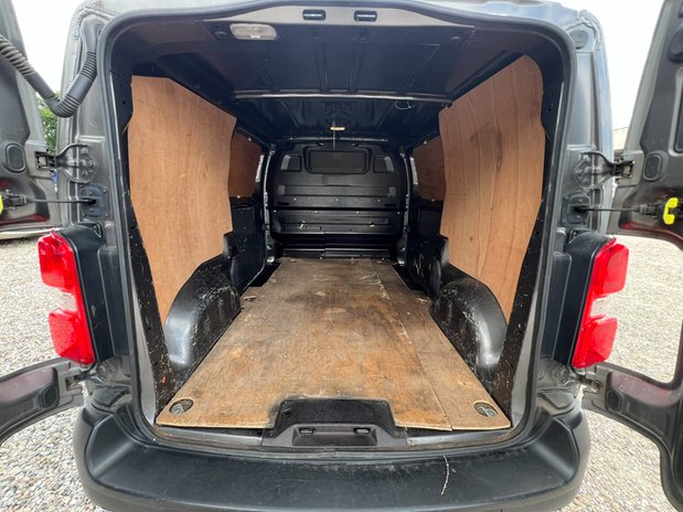 Peugeot Expert MWB L2H1 (SOLD) Low Roof Professional 3100 Air Con Sensors Cam EURO 6 NO VA 12