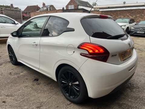 Peugeot 208 1.2 PureTech Black Edition Hatchback 3dr Petrol Manual Euro 6 4