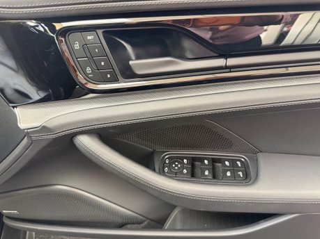 Porsche Panamera PDK 29