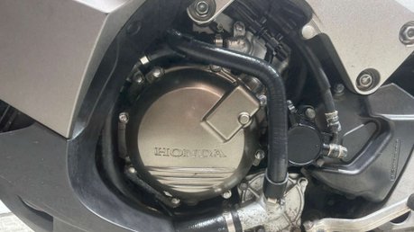 Honda VFR 2011 ONLY 22K NEW MOT SERVICED TOP BOX TOURER 800CC 16