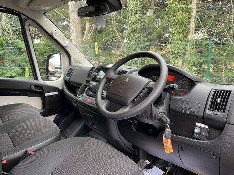 Peugeot Boxer HDI 440 L4H2 17seat MINIBUS LITE NON-D1 with full wheelchair ramp. ULEZ E6 18