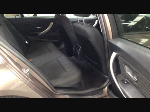 BMW 3 Series 2.0 320i SE Auto 4dr 16
