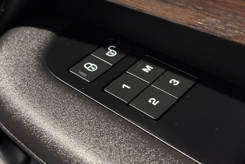 Land Rover Discovery SD6 36 Commercial HSE 15