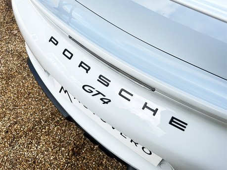 Porsche Cayman GT4 34