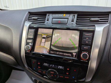 Nissan Navara 2.3 Navara Tekna dCi 4WD 5dr 81