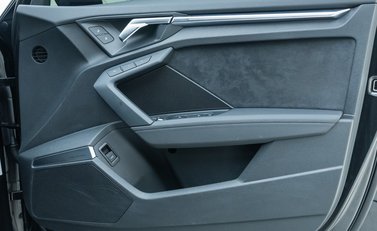 Audi RS3 SPORTBACK VORSPRUNG 24