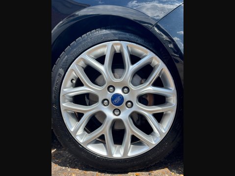 Ford Focus 1.0T EcoBoost ST-Line Euro 6 (s/s) 5dr 3