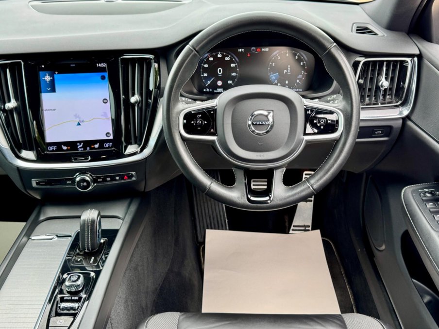 2021 Volvo V60 — image 2