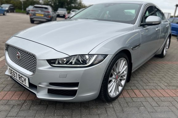 Jaguar XE 2.0 D PORTFOLIO AUTO 11