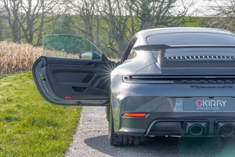 Porsche 911 Carrera 4 GTS HEV 7