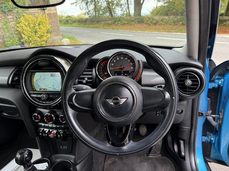 Mini Hatch COOPER D 4