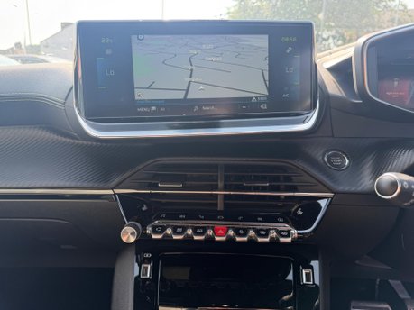 Peugeot e-208 GT PREMIUM 18