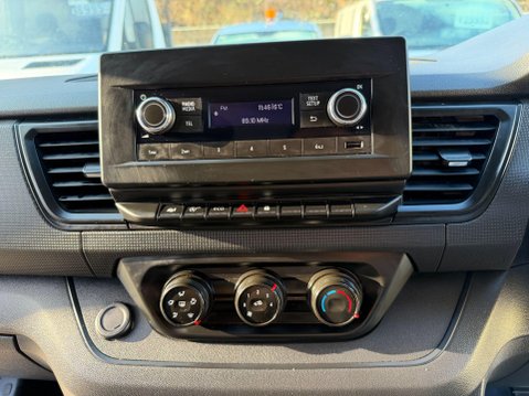 Renault Trafic 2.0 dCi Blue LL30 Business Panel Van 5dr Diesel Manual L2 H1 Euro 6 (s/s) ( 41