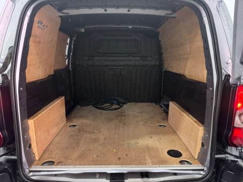 Vauxhall Combo Combo-e 2300 Dynamic SWB 3