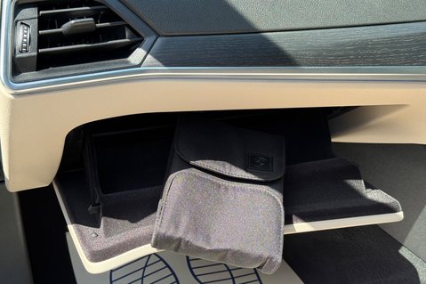 BMW 3 Series 330E M SPORT -PAN ROOF -M PRO PACK -OYSTER LEATHER -ONE OWNER -FBMWSH 59