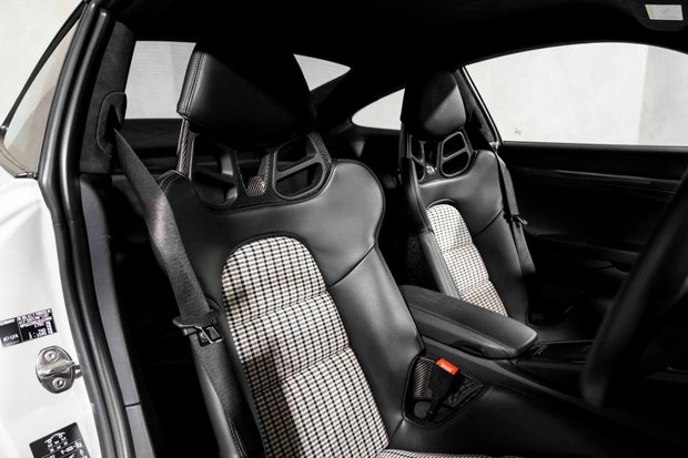 Porsche 911 GT3 TOURING. 1 OF 47 RHD CARS IN THE UK. 1 OF 4 IN CRAYON. HOUNDSTOOTH INTERIOR 2