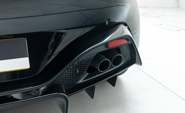 Aston Martin Vantage V8 36