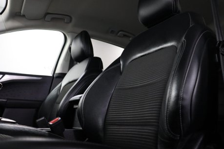 Ford Kuga TITANIUM FIRST EDITION 35