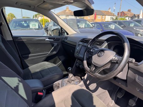 Volkswagen Tiguan SEL TDI BMT 4MOTION 34
