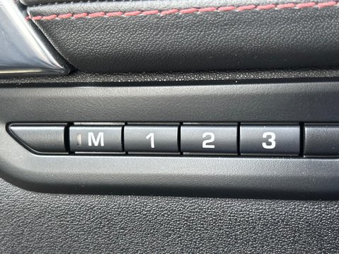 Land Rover Discovery Sport R-DYNAMIC HSE MHEV 26