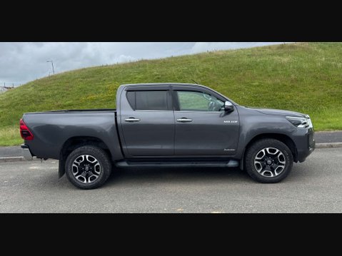 Toyota Hilux 2.4 HI-Luxury Invincible D-4D 4WD Double Cab Auto 4WD 5dr 3