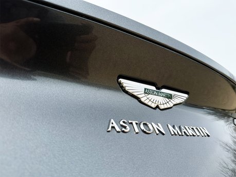 Aston Martin DB11 4.0L V8 Coupe 32