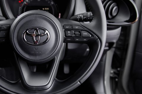 Toyota Aygo X VVT-I EXCLUSIVE 19