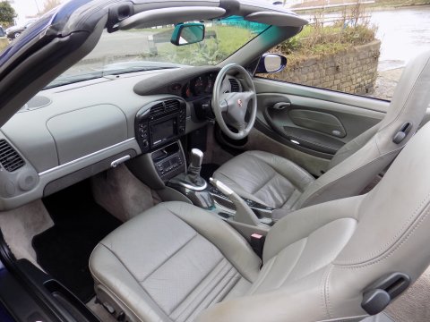 Porsche 911 CARRERA 2 CONVERTIBLE 16