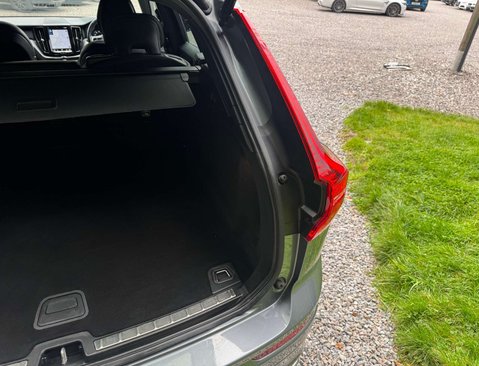 Volvo XC60 2.0 XC60 R-Design B5 MHEV Auto 5dr 45