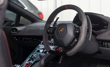 Lamborghini Huracan LP640-4 Performante 11