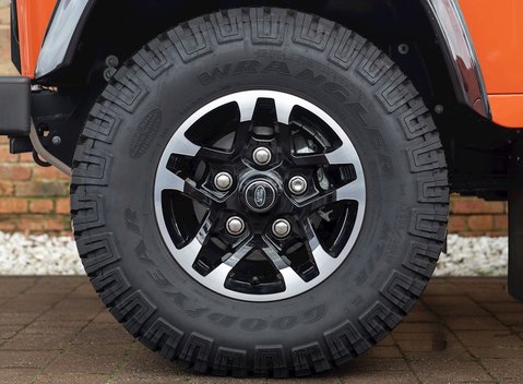 Land Rover Defender 90 Adventure Edition 10
