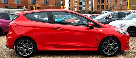 Ford Fiesta ST-LINE LOOK! 1 OWNER! 6 SERVICES.. APPLE CARPLAY.. STUNNING EXAMPLE 1