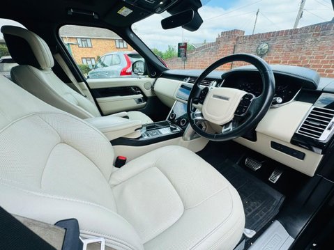 Land Rover Range Rover 3.0 SD V6 Vogue SUV 5dr Diesel Auto 4WD Euro 6 (s/s) (275 ps) 13