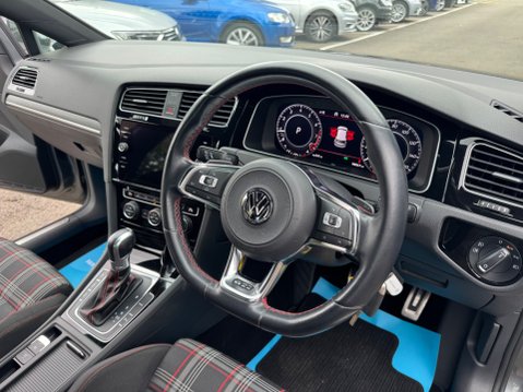 Volkswagen Golf GTI TSI DSG 45