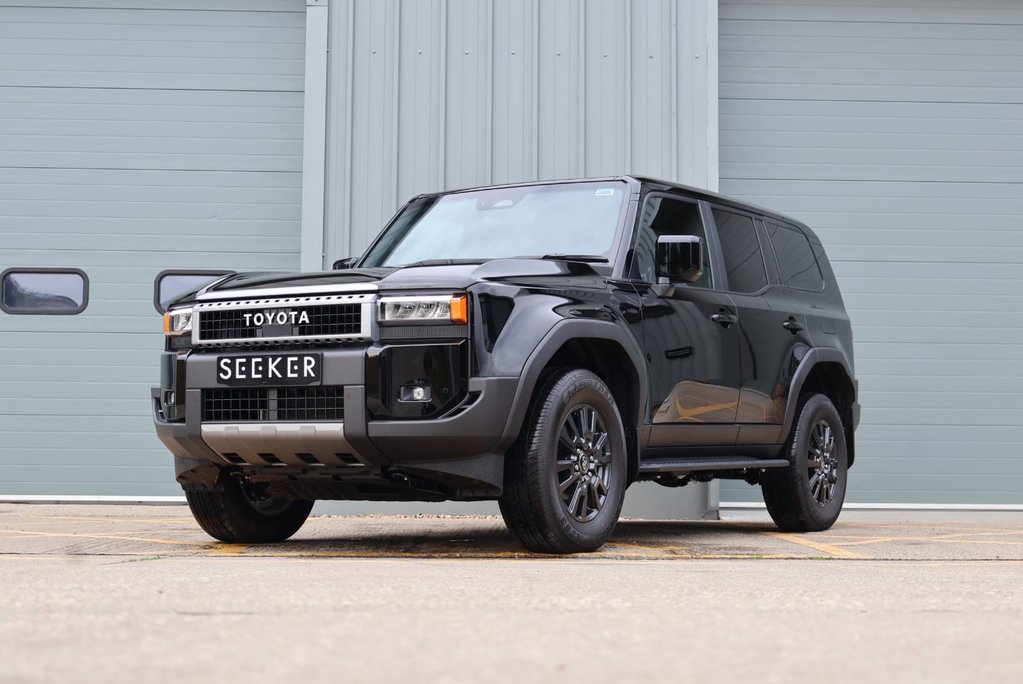 Toyota Land Cruiser COMMERCIAL WITH  REAR SEATS AND PRIVACY  1