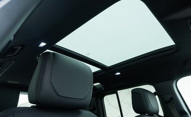 Land Rover Defender 110 V8 11