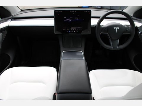Tesla Model Y LONG RANGE 12