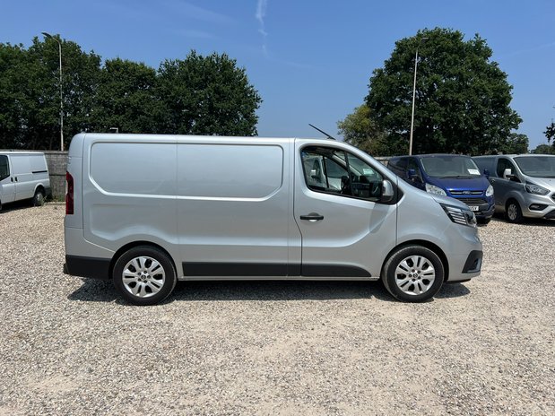 Renault Trafic Crew Cab (SOLD) SWB L1H1 Sport SL28 Air Con Alloys Sensors Tow Bar EURO 6 N 5