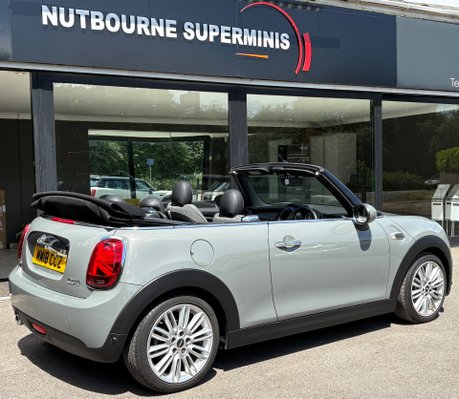 Mini Convertible Cooper 1.5 Petrol Manual Chili + PARKING ASSISTANT + VISIBILITY PACK 2