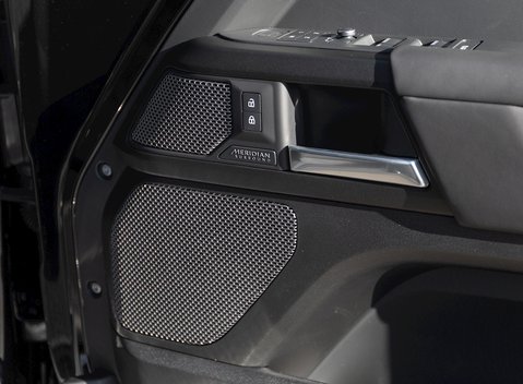 Land Rover Defender 110 V8 24