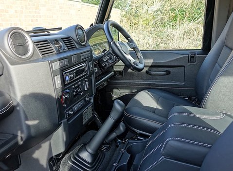 Land Rover Defender T40 22