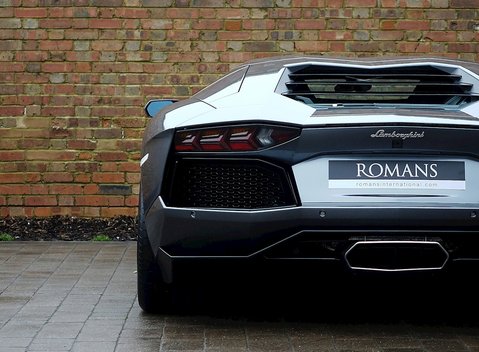 Lamborghini Aventador LP 700-4 21